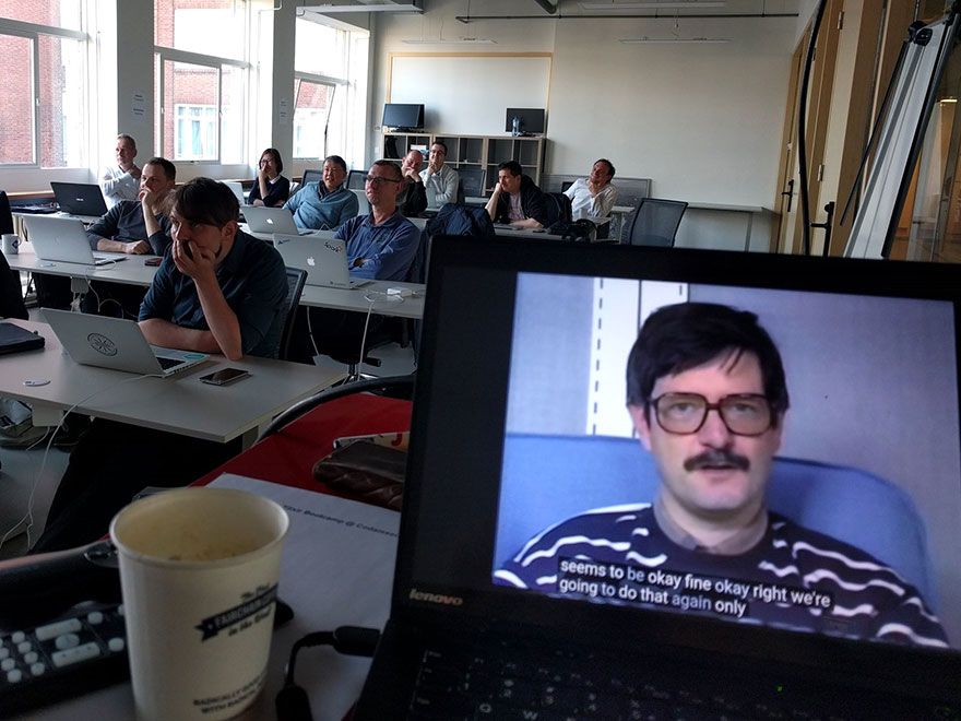 Elixir Bootcamp - Erlang the movie wordt getoond aan de cursisten